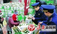 2月22日楚州区集中销毁2600箱侵权啤酒